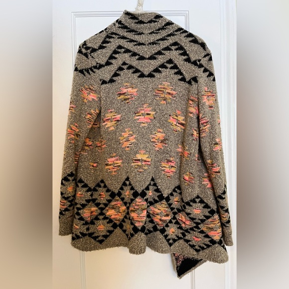 Alya from Francesca’s Western Motif Open Front Cardigan - Picture 3 of 10